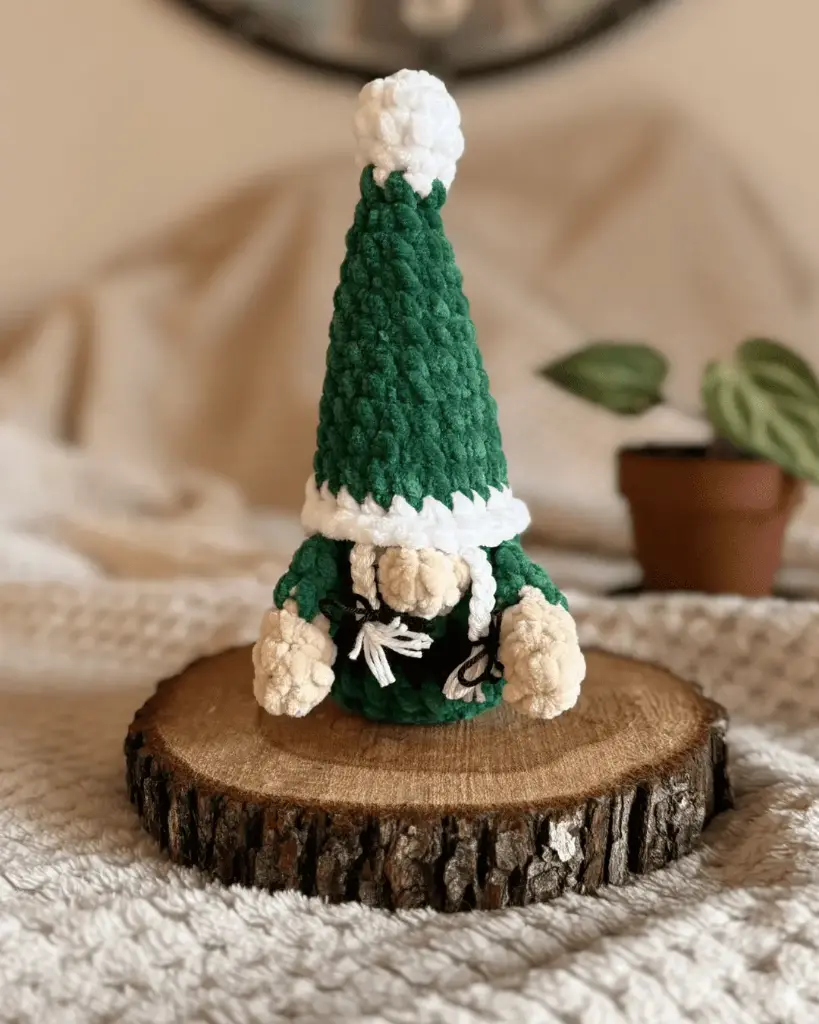 [C/JOEL-VR] JOEL- Peluche Gnome de noël vert en crochet