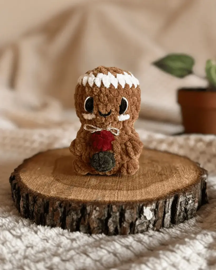 ULYSSE - Mini bonhomme en pain d'épices marron en crochet