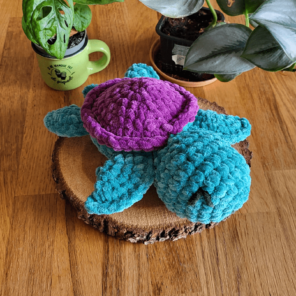 [C/CLAIRE-VITU] CLAIRE - Peluche Tortue Violet / Turquoise en crochet