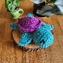 CLAIRE - Peluche Tortue Violet / Turquoise en crochet