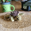 LOUISE - Porte-clés Tortue Vert Sauge / Marron en crochet