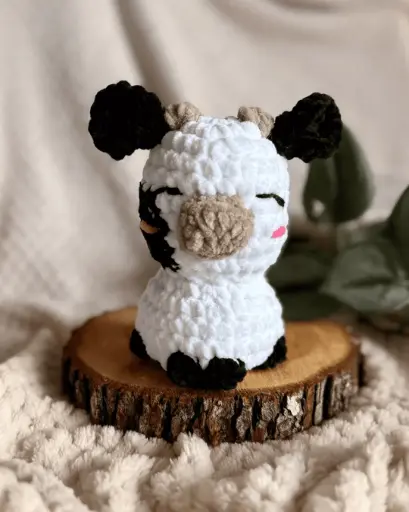 [C/MAGGIE-BLNR] MAGGIE - Peluche Vachette Blanc / Noir en crochet
